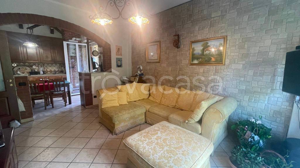 appartamento in vendita ad Asti in zona Pilone