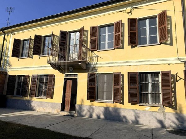 casa indipendente in vendita ad Asti in zona Serravalle