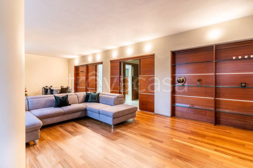 appartamento in vendita ad Asti in zona Corso Dante