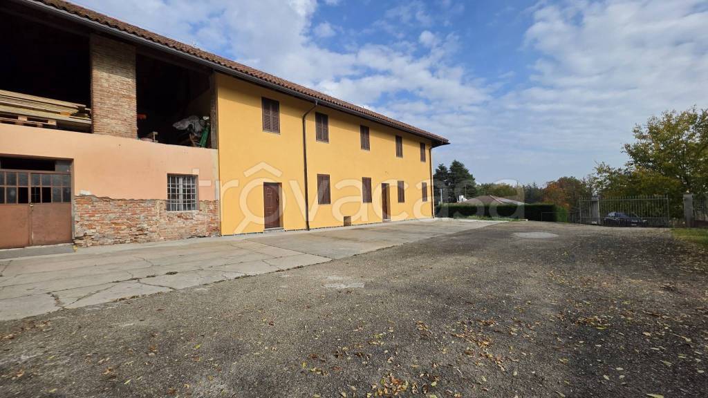casa indipendente in vendita ad Asti in zona Torrazzo