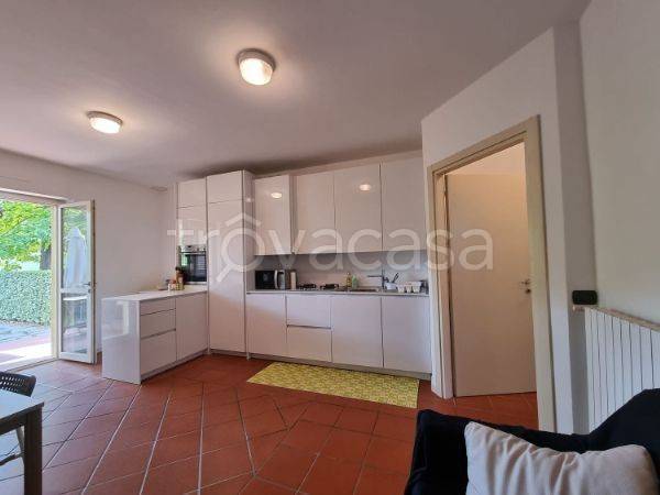 appartamento in vendita ad Asti in zona Mombarone