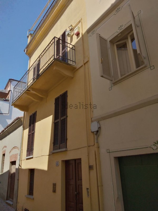 casa indipendente in vendita ad Asti in zona Centro Città