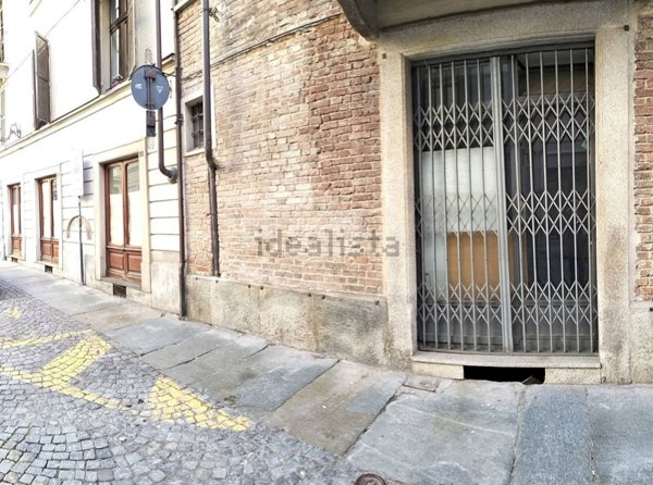 locale commerciale in vendita ad Asti