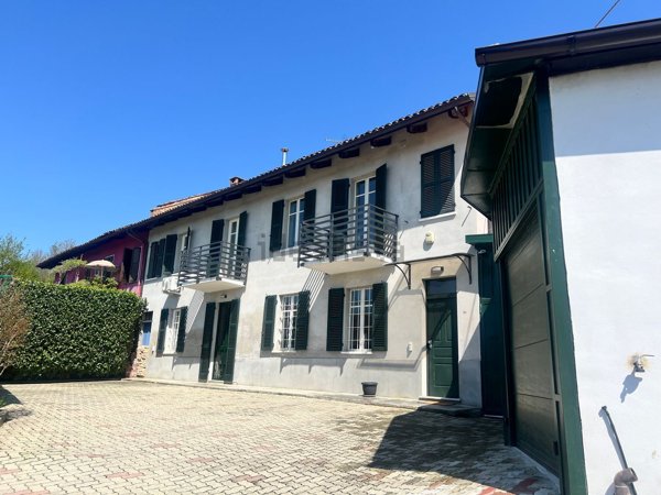 casa indipendente in vendita ad Asti in zona Valmairone
