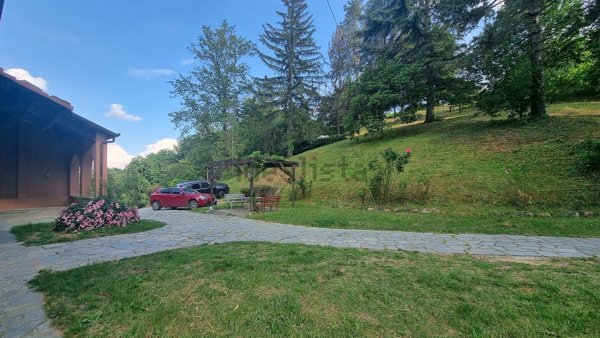 casa indipendente in vendita ad Asti in zona Valmanera
