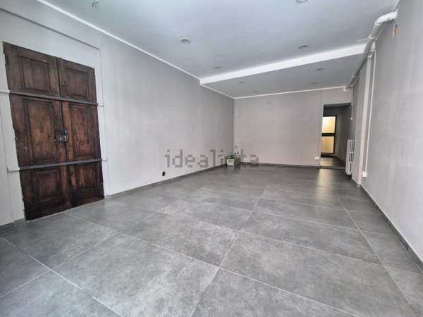 negozio in vendita ad Asti