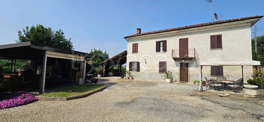 casa indipendente in vendita ad Asti in zona Trincere