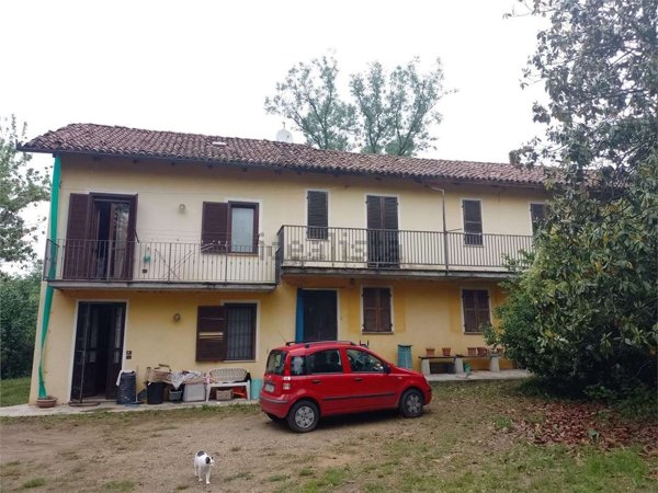 casa indipendente in vendita ad Asti in zona Valgera