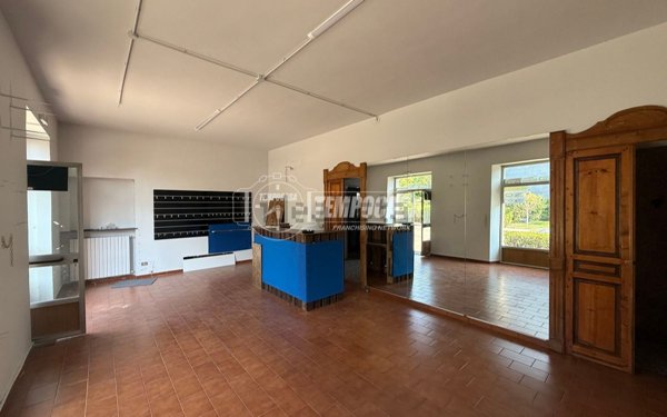locale commerciale in vendita ad Asti
