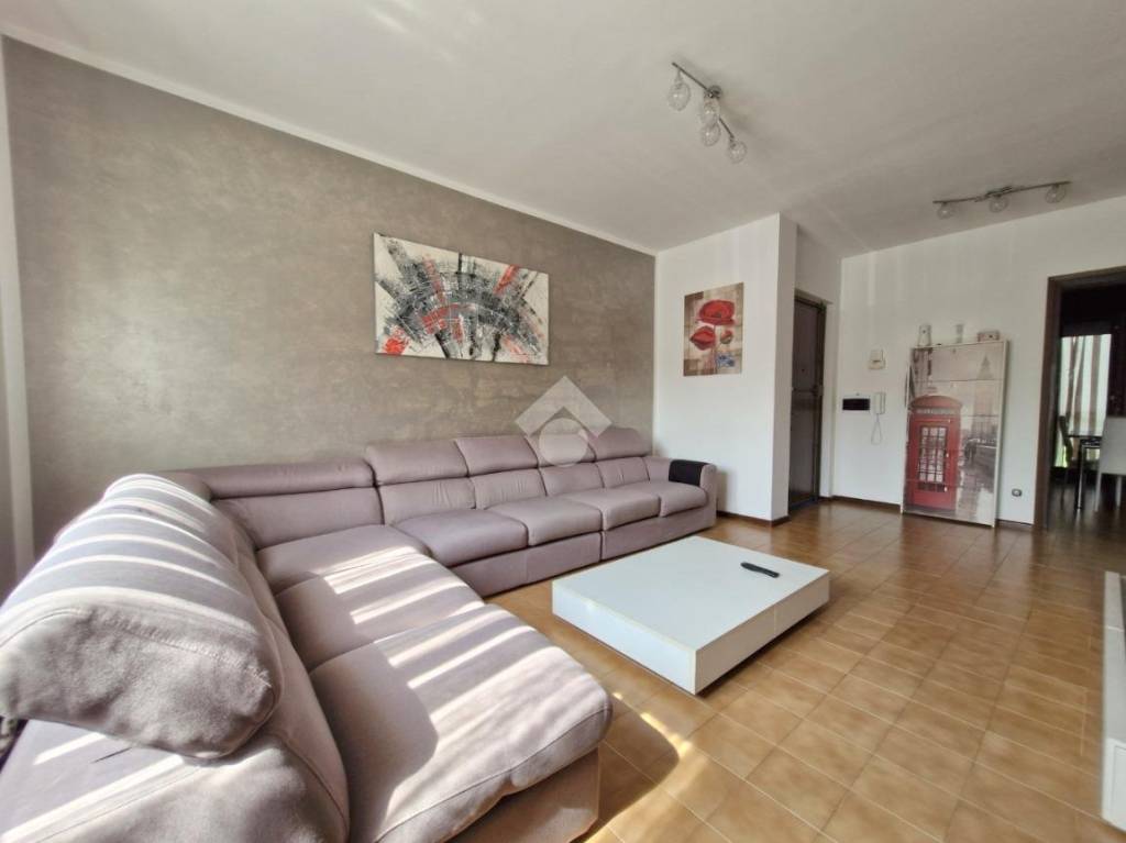 pentavano in vendita ad Asti