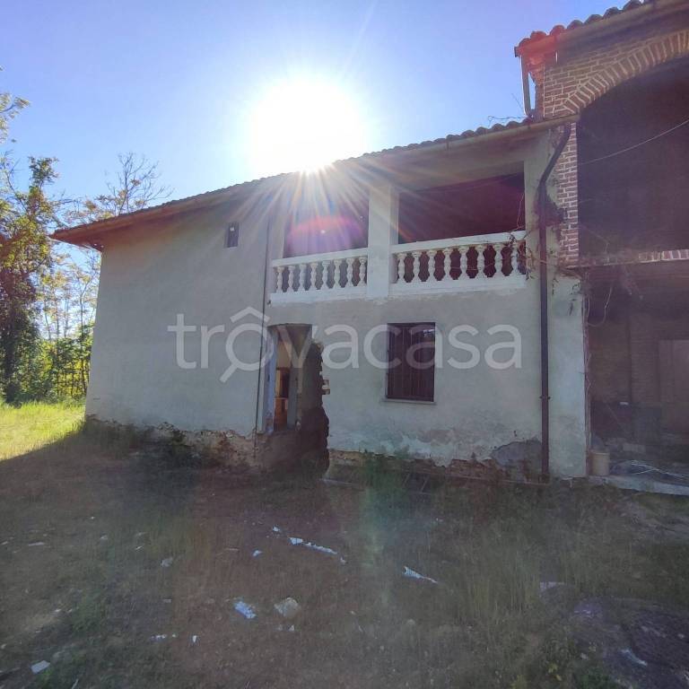 casa indipendente in vendita ad Asti in zona Castiglione
