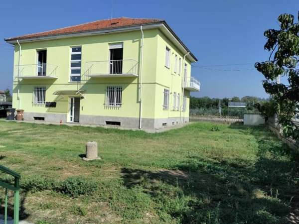 casa indipendente in vendita ad Asti in zona Quarto