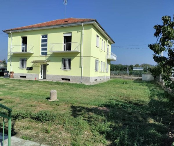 casa indipendente in vendita ad Asti in zona Castiglione