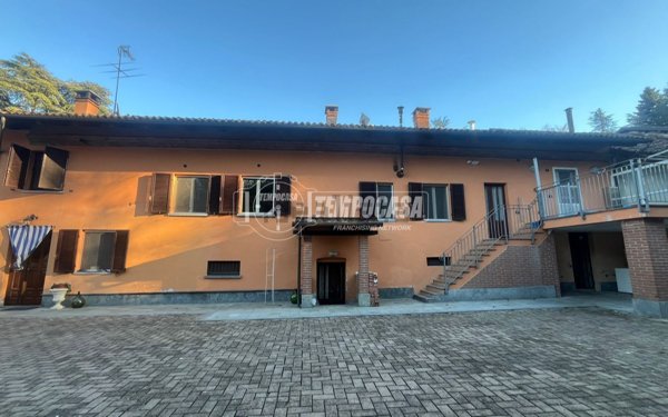 casa indipendente in vendita ad Asti in zona Quarto