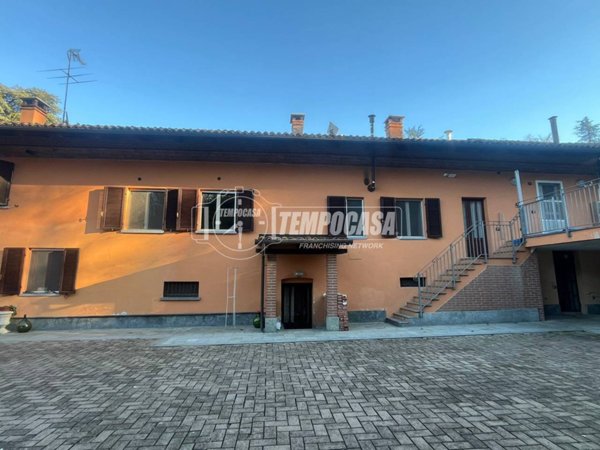 casa indipendente in vendita ad Asti in zona Quarto