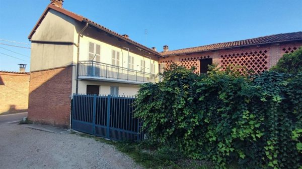 casa indipendente in vendita ad Asti in zona Montemarzo