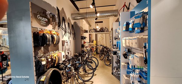 locale commerciale in vendita ad Asti