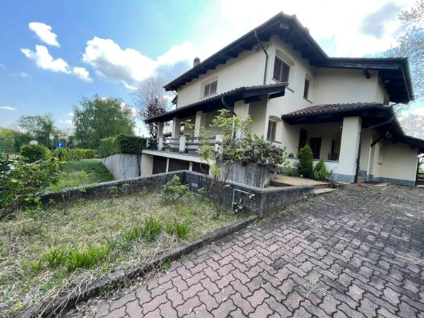 casa indipendente in vendita ad Asti in zona Castiglione