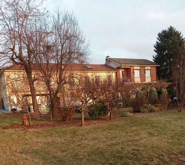 casa indipendente in vendita ad Asti in zona Pontesuero