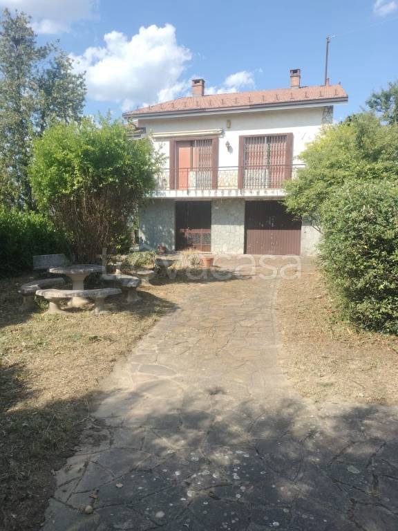 casa indipendente in vendita ad Asti in zona Montemarzo