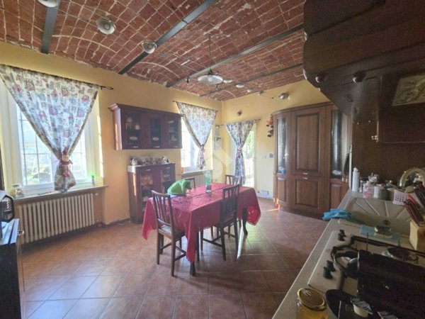 casa indipendente in vendita ad Asti in zona Sessant