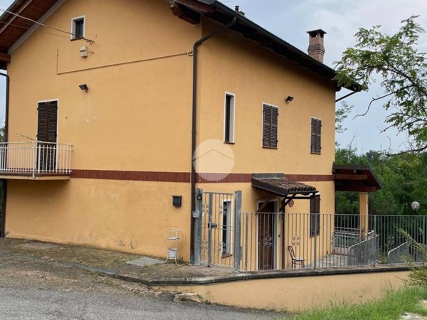 casa indipendente in vendita ad Asti in zona Casabianca