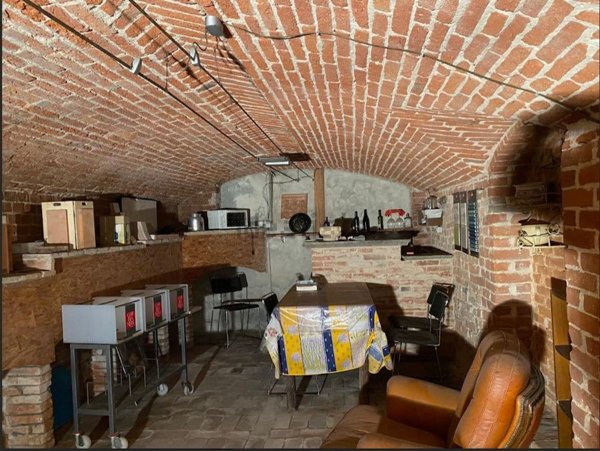 locale commerciale in vendita ad Asti in zona Centro Città