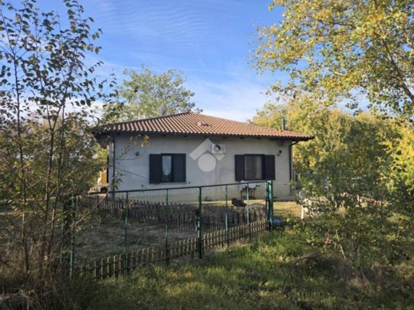 casa indipendente in vendita ad Asti in zona Casabianca