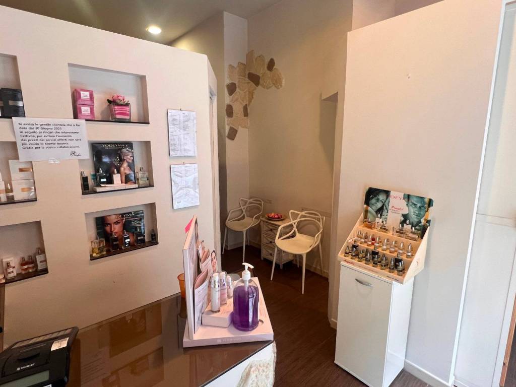 negozio in vendita ad Asti