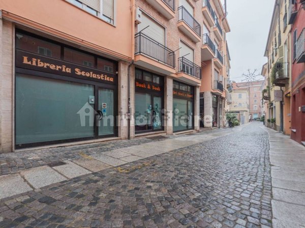locale commerciale in vendita ad Asti in zona Centro Città