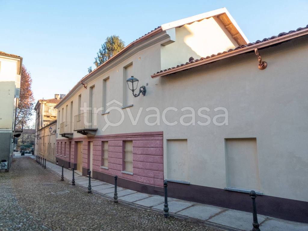 casa indipendente in vendita ad Asti in zona Centro Città