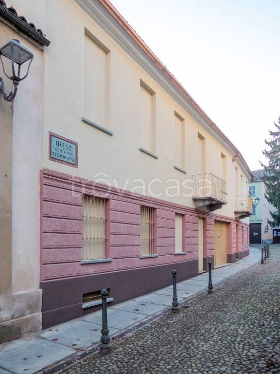 casa indipendente in vendita ad Asti in zona Centro Città