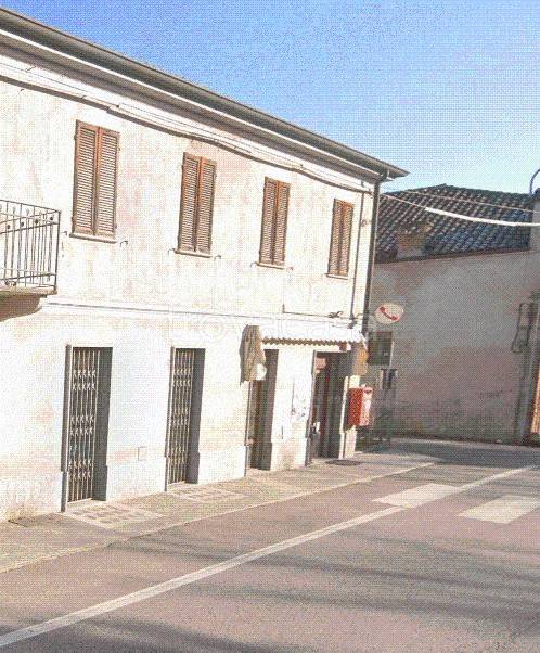 negozio in vendita ad Asti in zona Valmanera