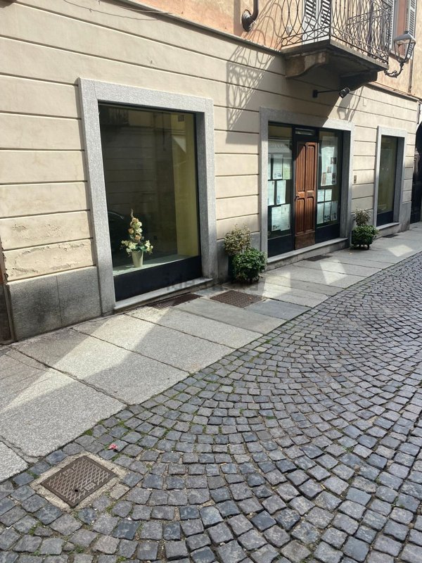 locale commerciale in vendita ad Asti
