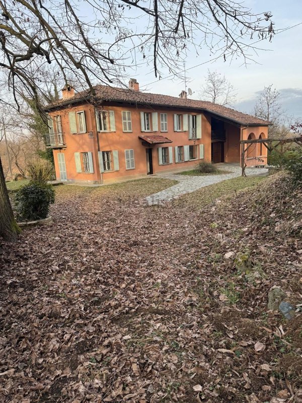casa indipendente in vendita ad Asti in zona Valmanera