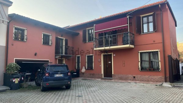 casa indipendente in vendita ad Asti in zona Quarto