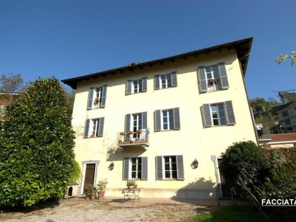 casa indipendente in vendita ad Asti in zona Castiglione