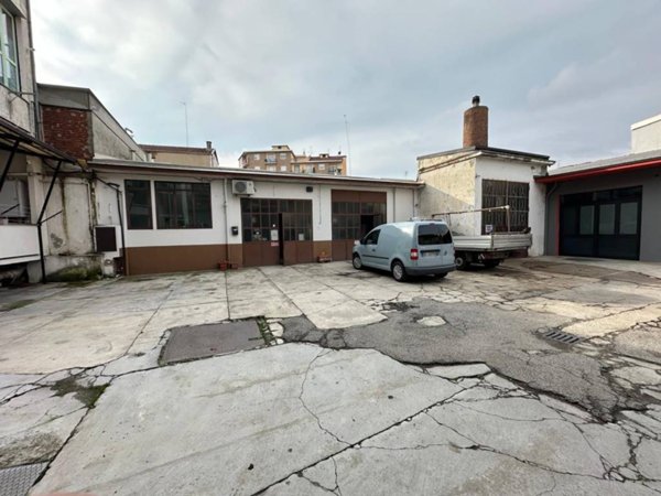 locale commerciale in vendita ad Asti in zona Castiglione