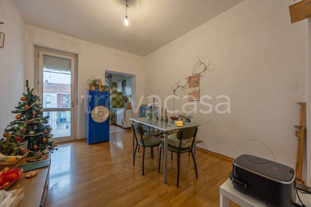 appartamento in vendita ad Asti in zona Quarto