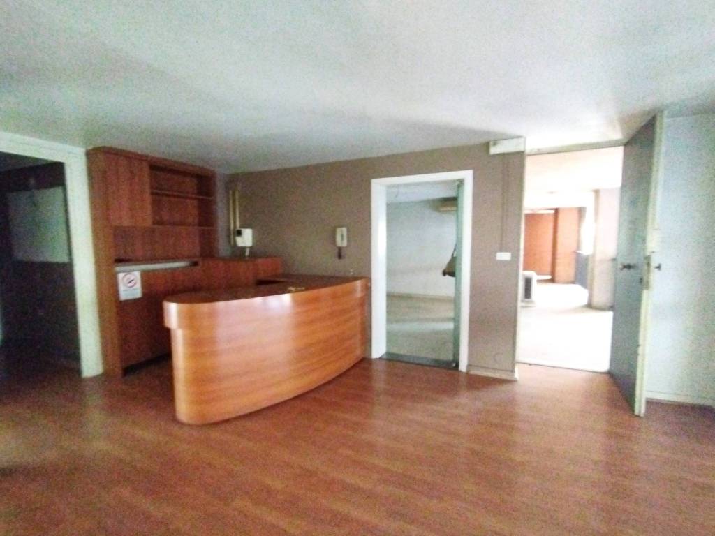 negozio in vendita ad Asti