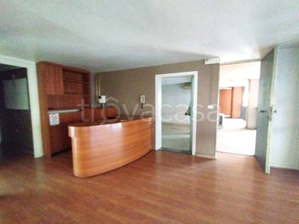 negozio in vendita ad Asti in zona Manzoni