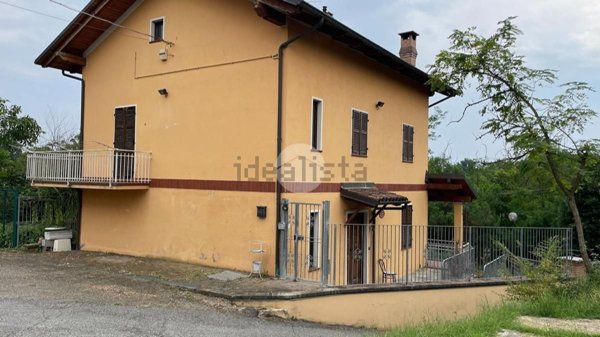 casa indipendente in vendita ad Asti in zona Casabianca