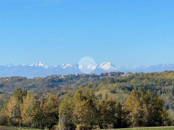 casa indipendente in vendita ad Asti in zona Mombarone