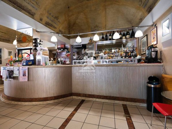 negozio in vendita ad Asti