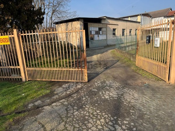 locale di sgombero in vendita ad Asti