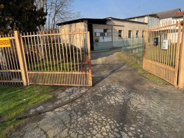 locale commerciale in vendita ad Asti in zona Bramairate