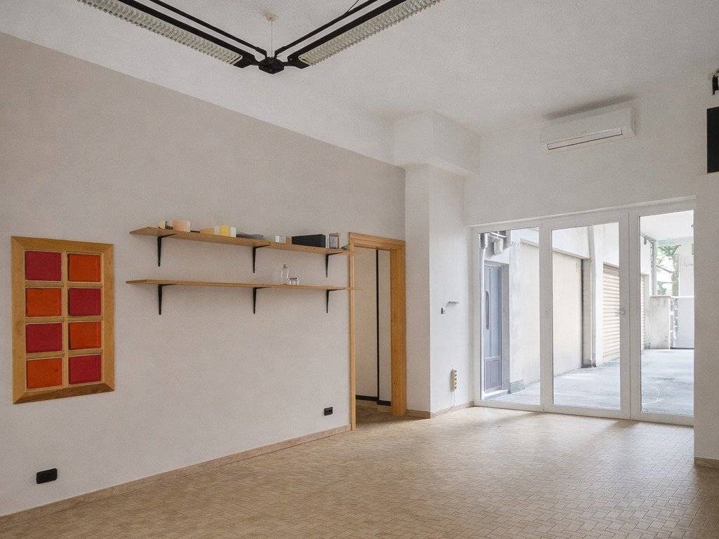 negozio in vendita ad Asti