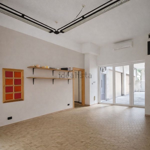 negozio in vendita ad Asti