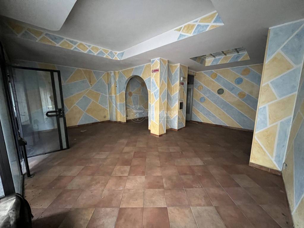negozio in vendita ad Asti