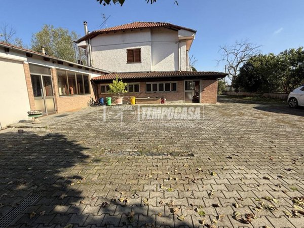 appartamento in vendita ad Asti in zona Valgera